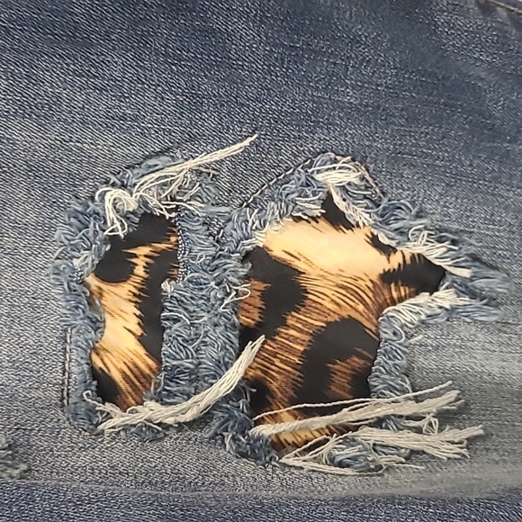 NWT Judy Blue Jeans Women's sz 24 Skinny Fit Distressed Animal Print Denim Jean - Picture 3 of 12